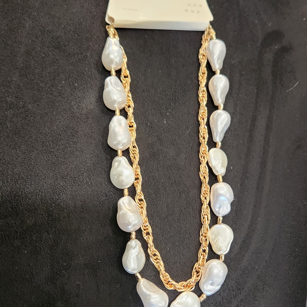 a new day Gold and Cream Necklace - Picture 1 of 3